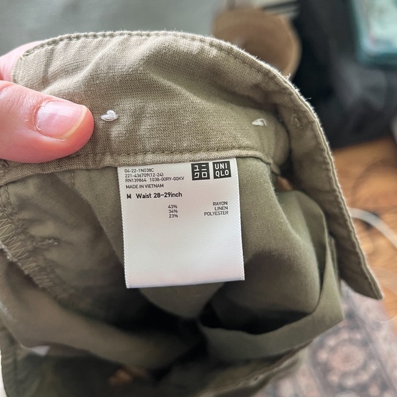 Uniqlo Pleated Women’s Shorts - Picture 3 of 3